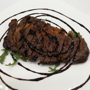 Tagliata di manzo all'aceto balsamico