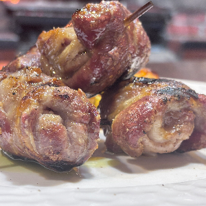 "Bombetta Sabina " alla brace  (Involtino di carne di maiale ripieno di guanciale e formaggio locale )