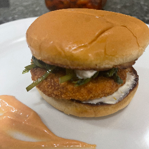 Mini Hamburger di gamberi con spinaci maionese alla bottarga e stracciatella